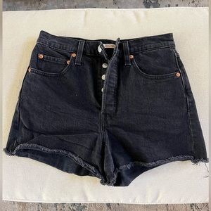 Levi’s Ribcage Jean Shorts